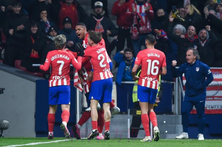 西媒:巴列卡诺询问了雷尼尔 球员的薪水是交易阻碍 西媒:巴列卡诺询问了雷尼尔 球员的薪水是交易阻碍